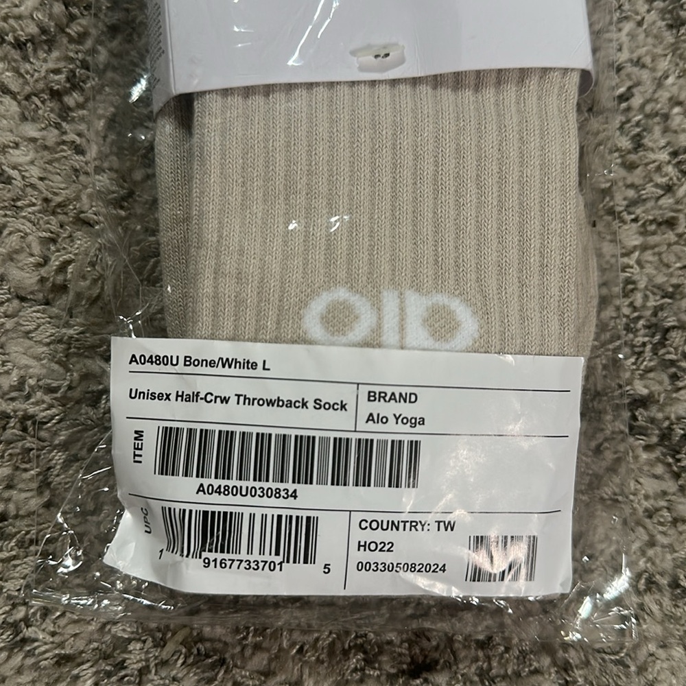 alo Unisex Half-Crew Throwback Sock - Picture 5 of 6